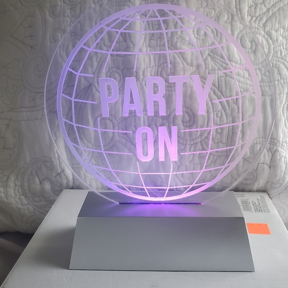 Brand new Color Changing Disco Ball Table Top Light - Picture 6 of 11